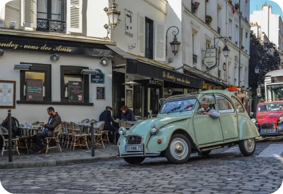 Rue de France avec 2CV Rue de France avec 2CV
